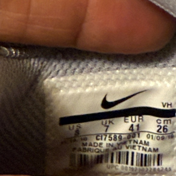 Nike Air Max Motion 2 Mens Red Grey Running Shoes in good conditions - Picture 12 of 12